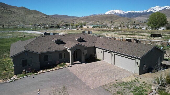 Building Photo - 1015 N Cantlon Ln
