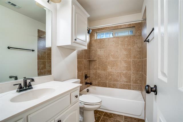 Building Photo - 13085 Llano Ave