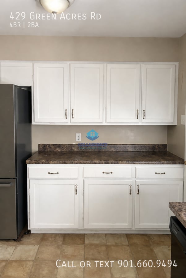 Building Photo - 429 Green Acres Rd