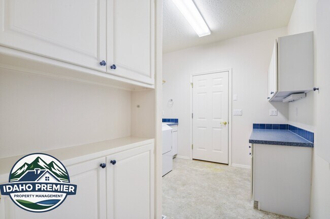 Building Photo - 418 E Trailside Dr
