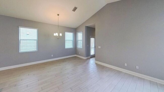 Building Photo - 640 Becklow St