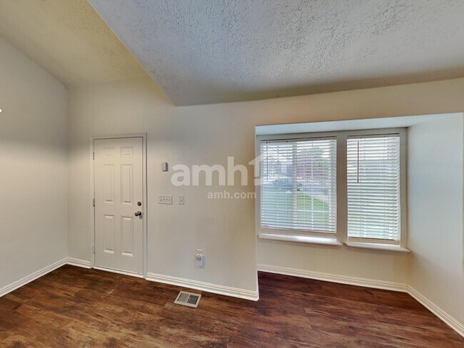 Building Photo - 5956 S Stone Flower Way