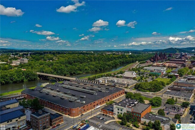 Building Photo - 11 W 2nd St