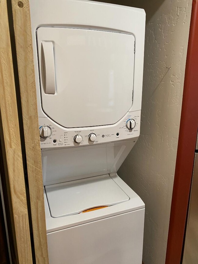 Building Photo - 444 E Montezuma Ave