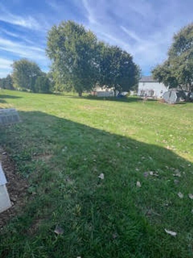 Building Photo - 486 S. Kaser