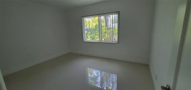 Building Photo - 1304 NE 16th Ave