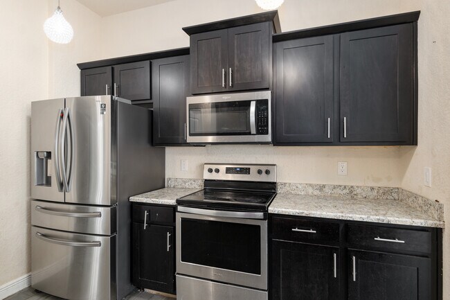 Building Photo - 10910 SW 41st Ave