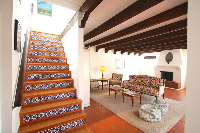 Building Photo - 318 San Pasquale Ave NW