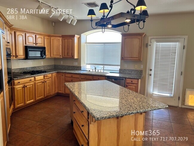 Building Photo - Wonderful Home in Gated Neighborhood!