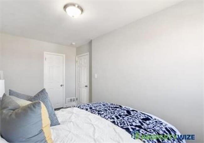Building Photo - 2214 Redthorn Rd