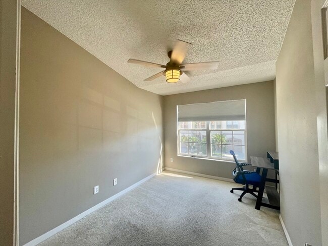 Building Photo - 643 Vallance Way NE