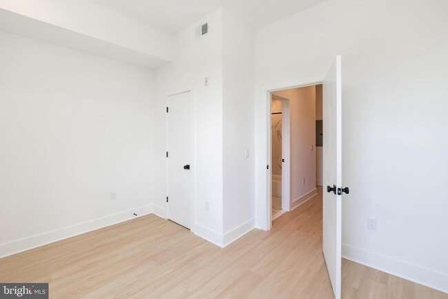 Building Photo - 4408 Lancaster Ave