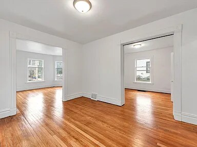 Building Photo - 1560 Wealthy St SE