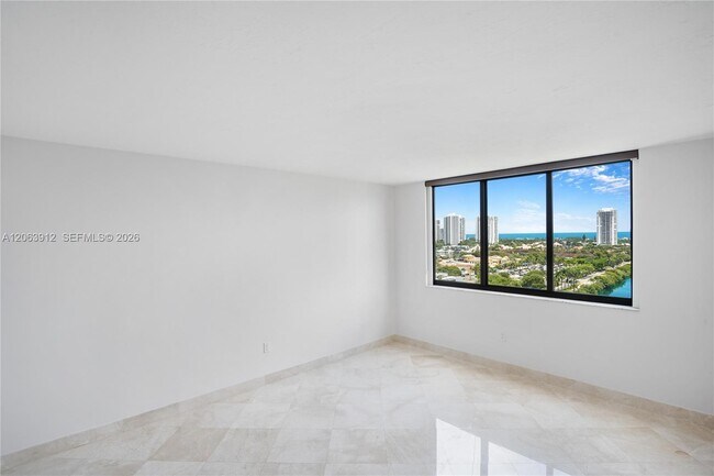 Building Photo - 3375 N Country Club Dr