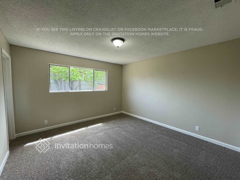 Building Photo - 1385 Meadowlark Dr