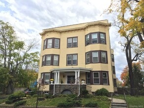 Building Photo - 26 Coligni Ave