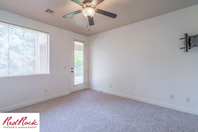Building Photo - Remarkable 3 Bedroom Condo Next to Sunbroo...