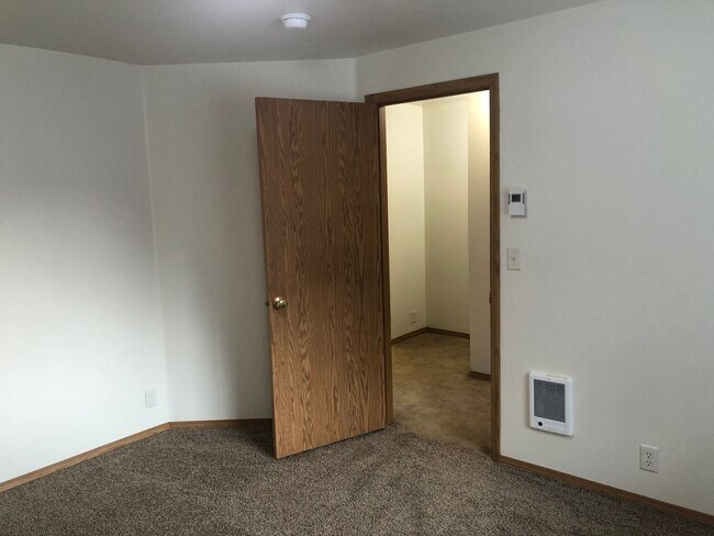 Building Photo - 226 S 59th St