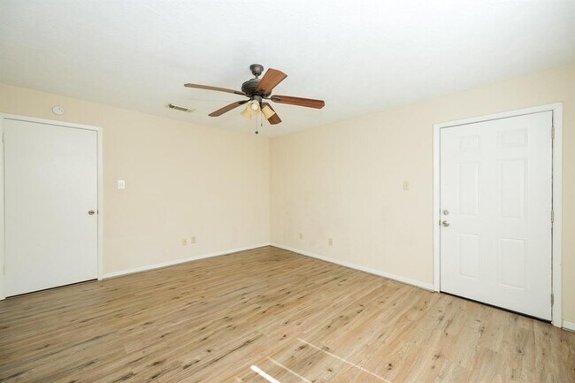 Building Photo - 4166 Amir St
