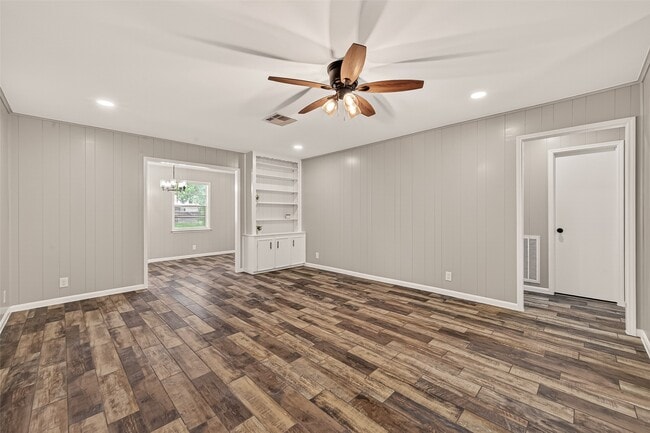 Building Photo - 1203 Bernard Ave