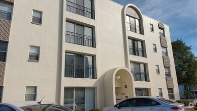 Building Photo - Location is great with this spacious 2-bed...