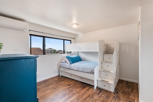 Building Photo - Large Island Getaway in Sunny Kapolei