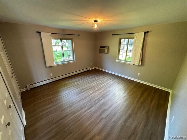 Building Photo - 454 Romeo Rd