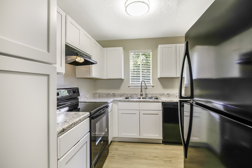 Newly Renovated Townhome at Pine Ridge Apartments in Cary, NC - Pine Ridge Townhomes