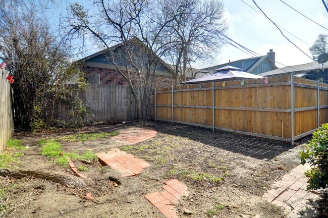 Building Photo - 2409 Horne St