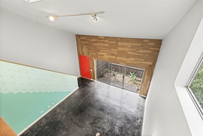 Building Photo - 5221 Blossom St