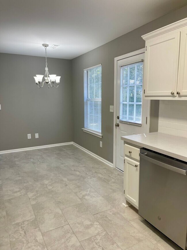 Building Photo - Beautiful 3 bedroom home in Hampton