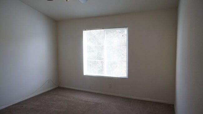 Building Photo - Beautifully designed 2Bed/2Bath/2Car Townhome located in Summerlin