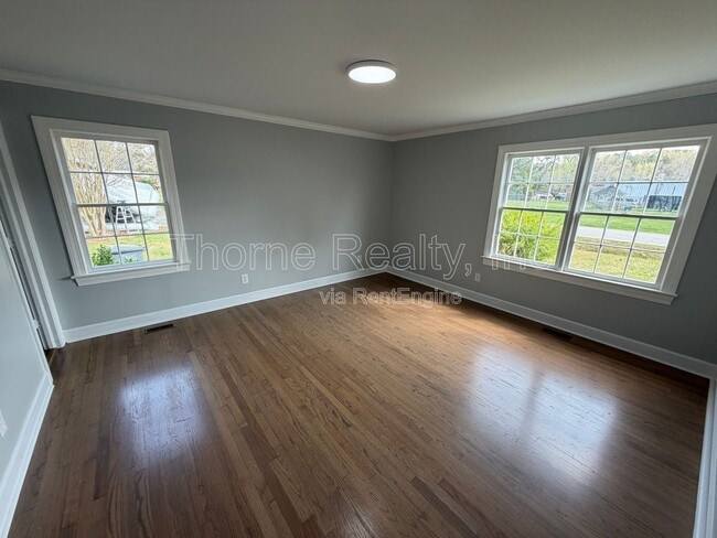 Building Photo - 1600 King Cir