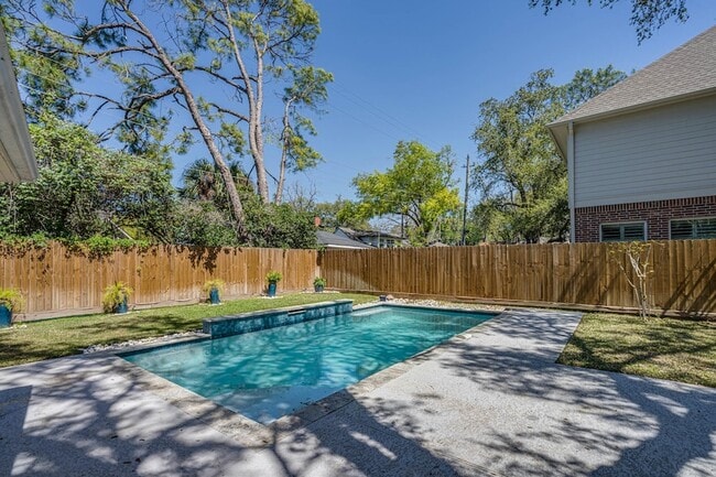 Building Photo - 12458 Woodthorpe Ln