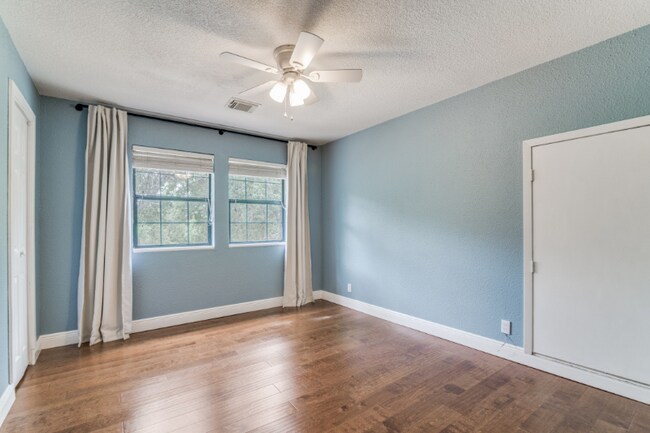 Building Photo - 913 Misty Water Ln