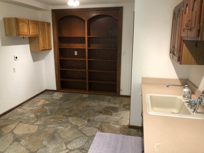 Kitchen/Dining - 6519 Louise Ct