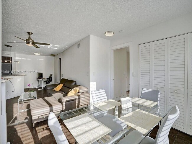 Building Photo - 457 Vista Isles Dr