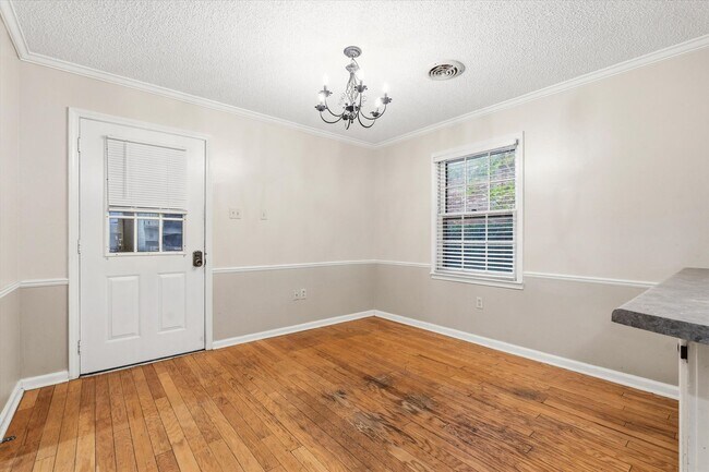 Building Photo - 4-BED, 2-BATH ALL-BRICK HOME NEAR JONESBORO COUNTRY CLUB!