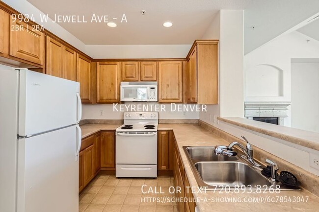 Building Photo - Stunning 2-Bed, 2-Bath Modern Townhome wit...