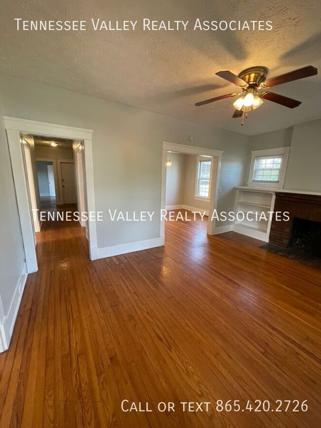 Building Photo - 2649 Parkview Ave
