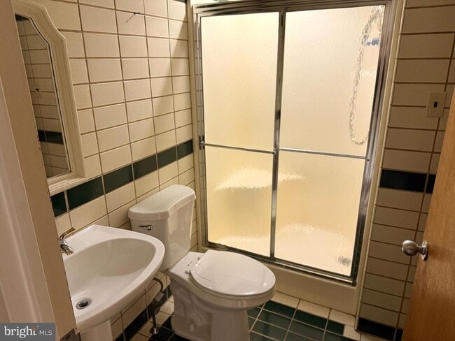 Building Photo - 328 Hutchinson Terrace