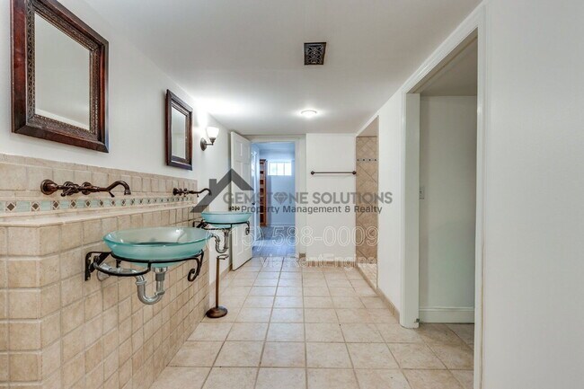 Building Photo - 502 32nd Ave S