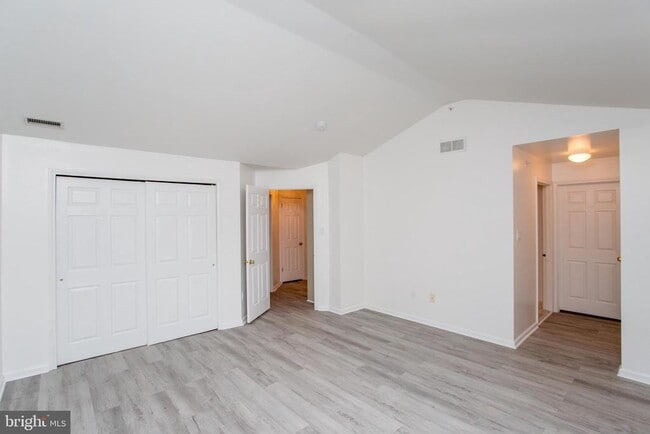 Building Photo - 1108 Julian Dr W