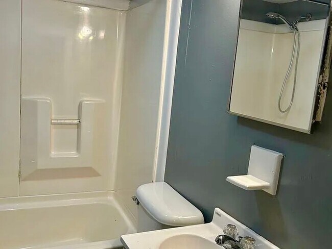 Building Photo - 25 N Washington St