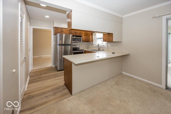 Building Photo - 130 Carmel View Dr