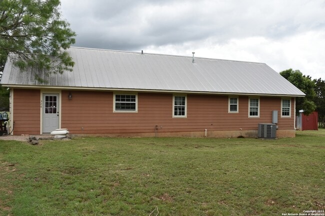 Building Photo - 328 Kinsey Ln