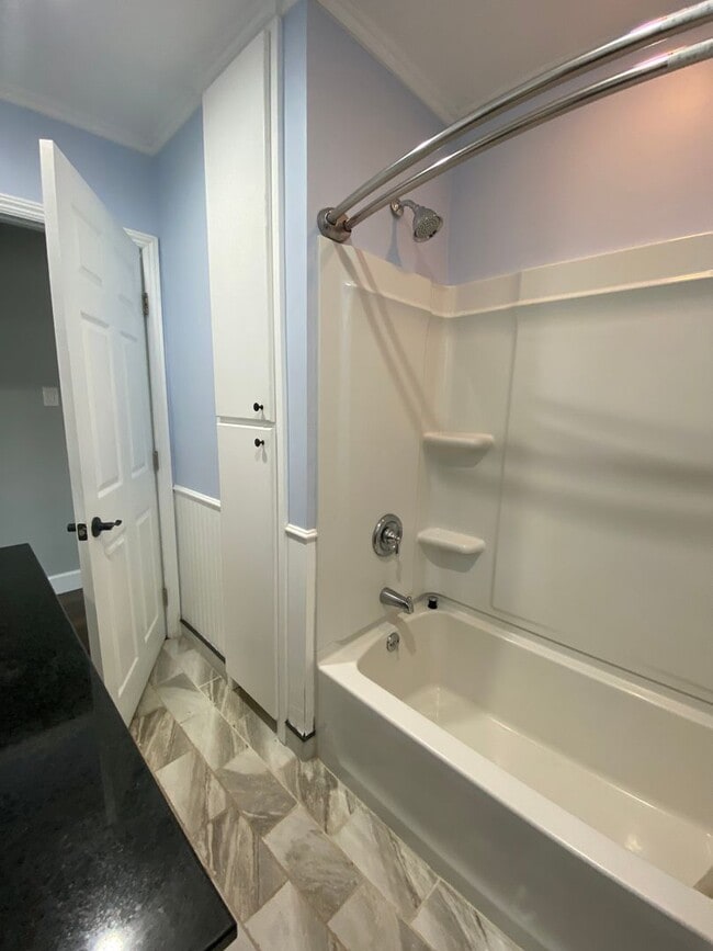 Building Photo - Remodeled 3 bed, 3 bath home on East end of Simi Valley