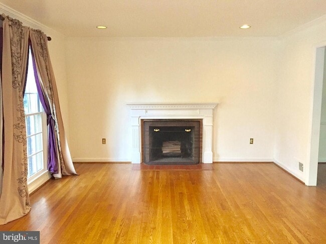 Building Photo - 7510 Cayuga Ave