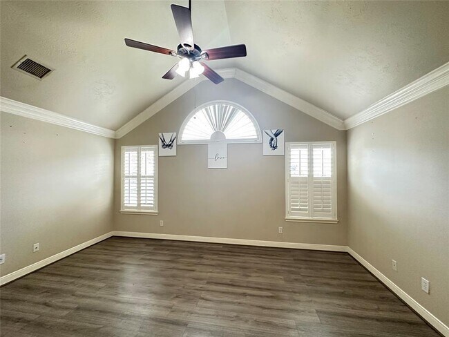 Building Photo - 1526 Waterside Village Drive