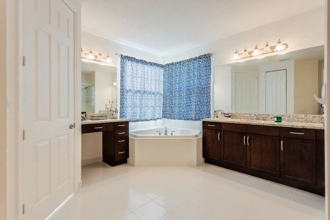 Building Photo - 13755 Luna Dr